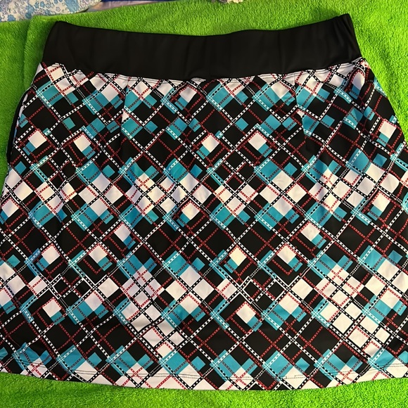 NWOT Plaid Multi Color Skirt by Golf America, With Built in Shorts, Sz XL - Picture 6 of 6